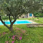 Magnanerie De Sainte Croix 4*