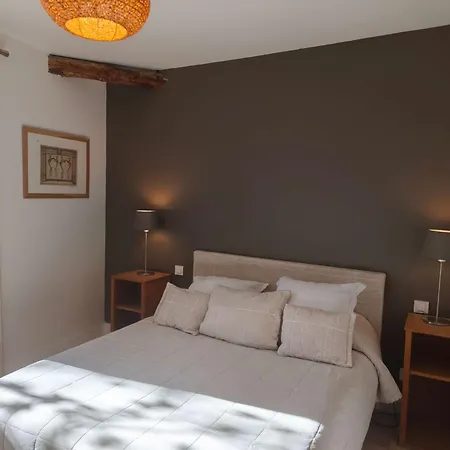 Gasthof Magnanerie De Sainte Croix 4*